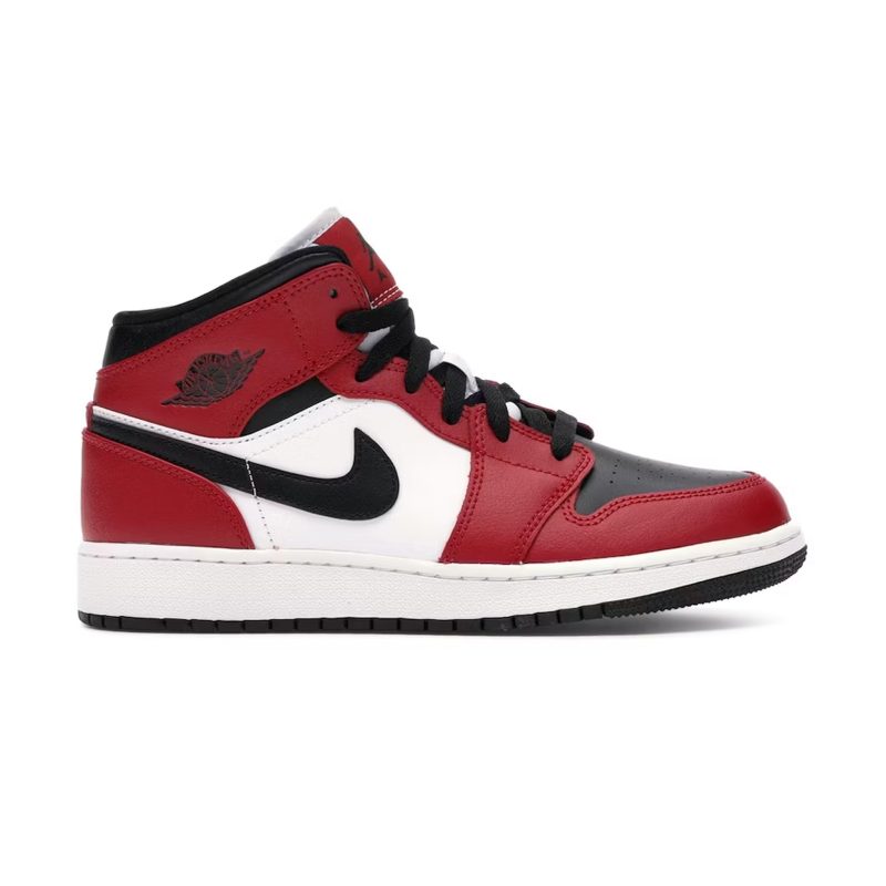 Air Jordan 1 Mid Chicago Black Toe GS 554725 069 crepslocker side