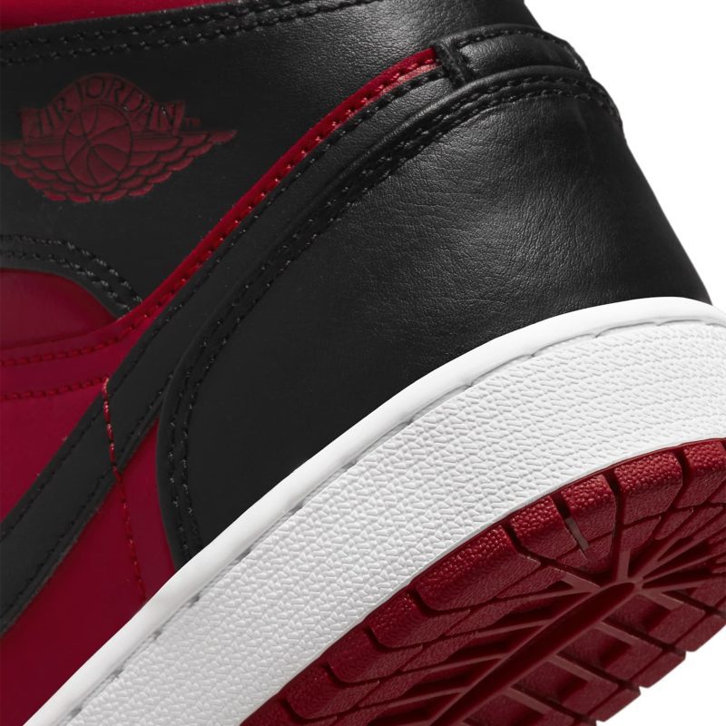 air jordan 1 mid reverse bred gs 554725 660 logo