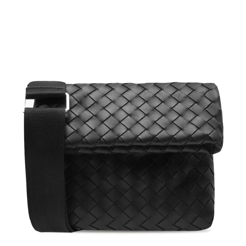 bottega veneta hydro messenger bag front