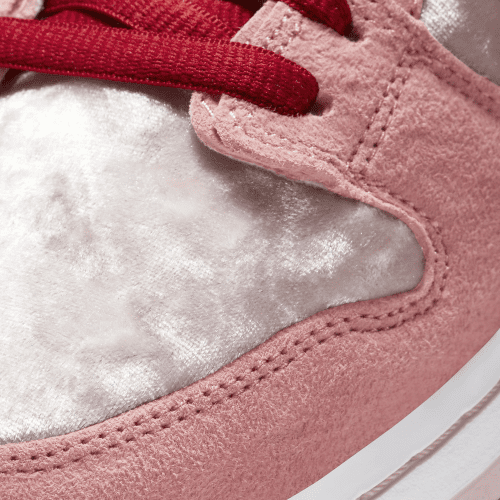 strangelove x nike sb dunk low valentine s day ct2552 800 toe box